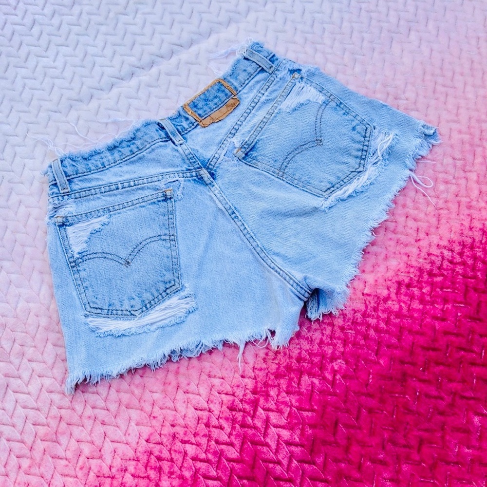 🌺Distressed vintage Levi’s shorts